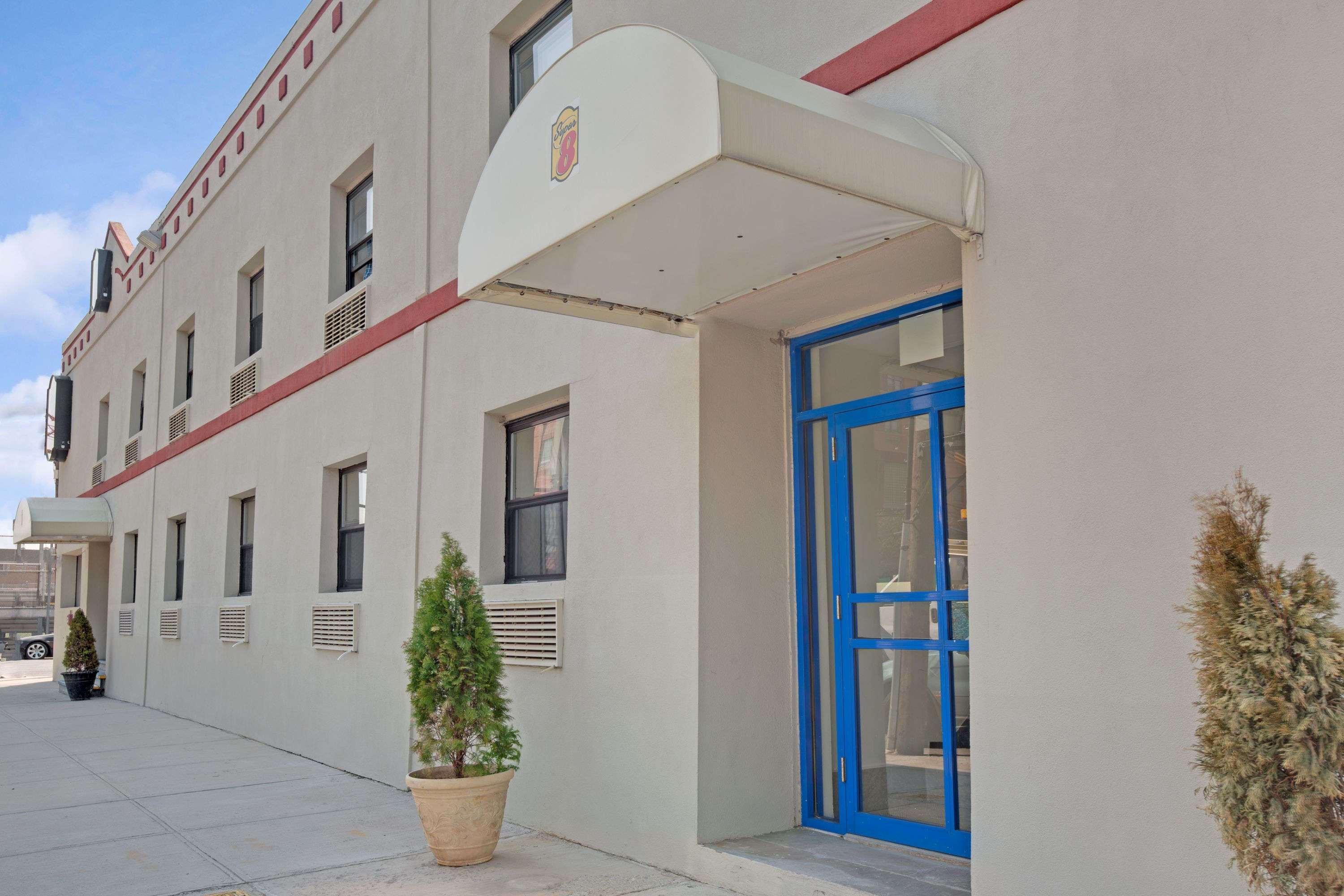 Super 8 By Wyndham Long Island City Lga Hotel New York Exterior foto